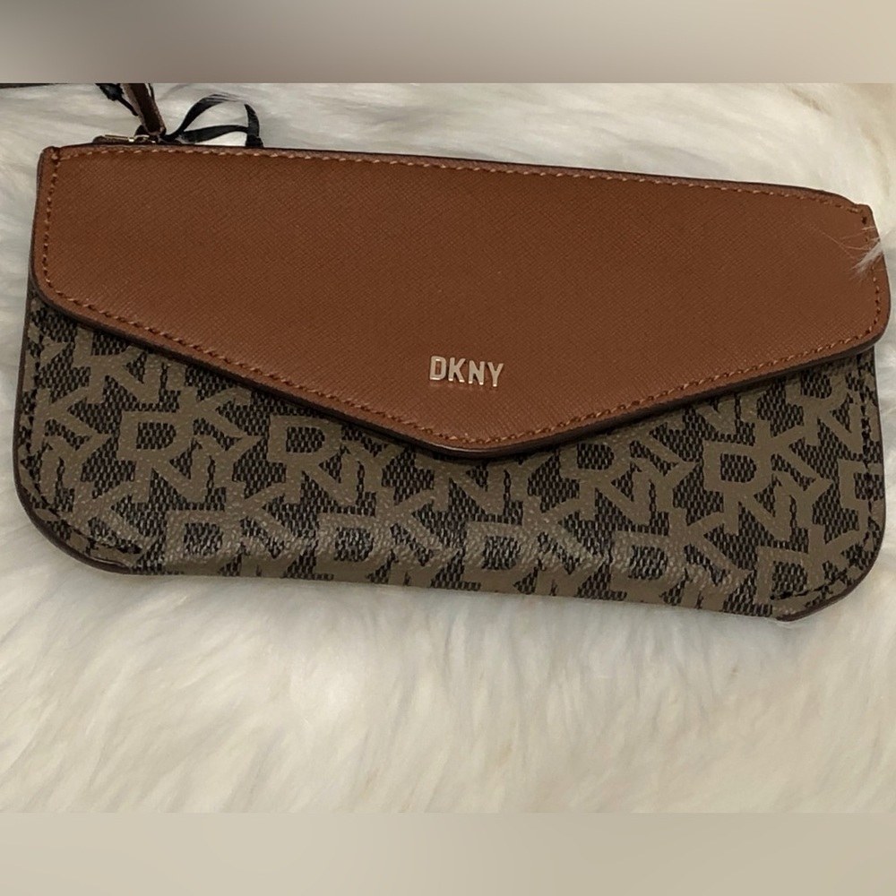DKNY Flap Wallet Boxed